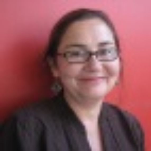 Profesora María Eugenia Domínguez, Directora de pre-grado del Instituto de la Comunicación e Imagen.