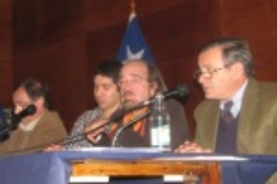 Profesores de la Universidad de Chile en foro organizado por el CECO