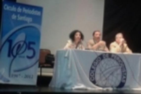 Foro-debate en el Teatro Camilo Henríquez (foto radio Universidad de Chile)